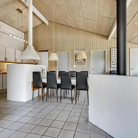 Casa de Férias Beautiful In With Indoor Swimming Pool