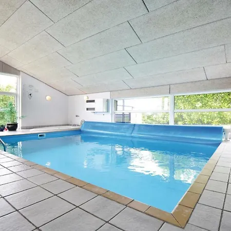 Beautiful In With Indoor Swimming Pool 別荘 *